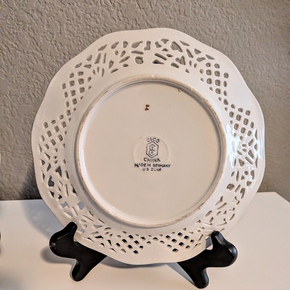 Decorative Porcelain Reticulated Plates with Courting Couple Design - Picture 6 of 6